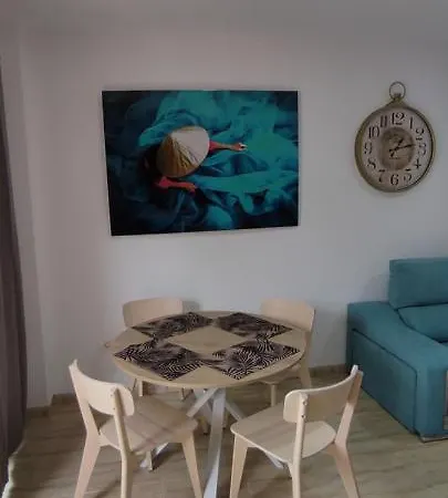 Heated Pool,parking,air,wifi דירה פאלם-מאר